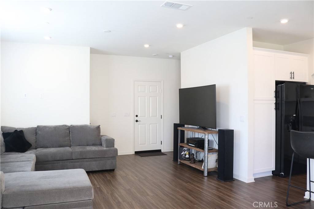 Rialto, CA 92376,431 N Beechwood AVE