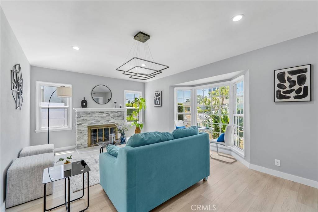 Los Angeles, CA 90045,8460 Truxton AVE