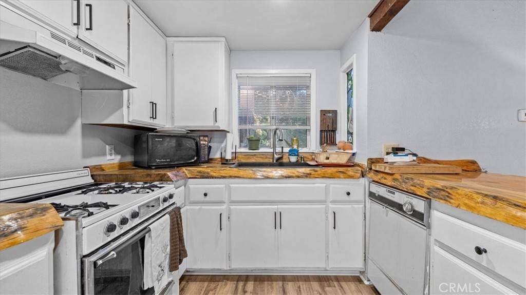 Crestline, CA 92325,23965 Bowl RD