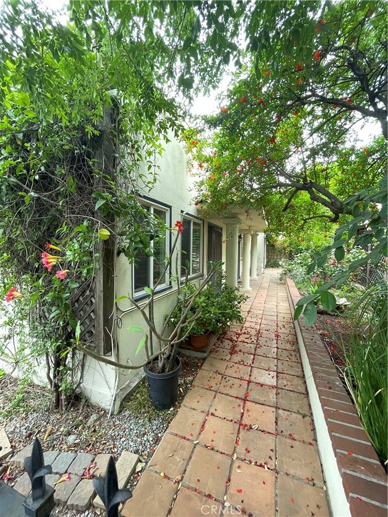 Claremont, CA 91711,217 W 11th ST