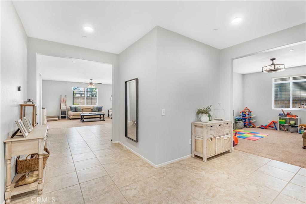 Lake Elsinore, CA 92532,53002 Bantry Bay ST