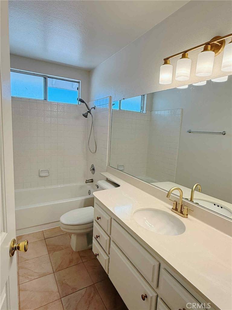 Corona, CA 92882,3261 Mountainside DR