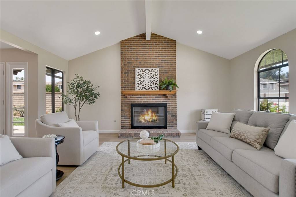 La Verne, CA 91750,5697 Los Robles