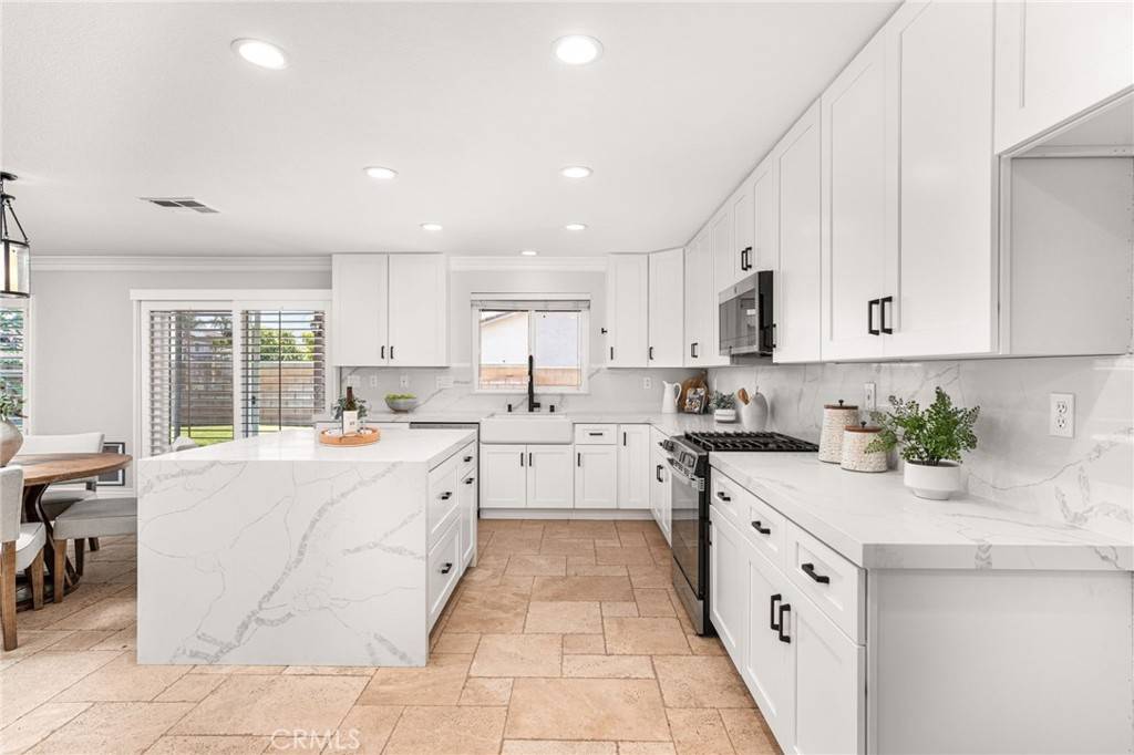 Eastvale, CA 92880,12673 Oakdale ST