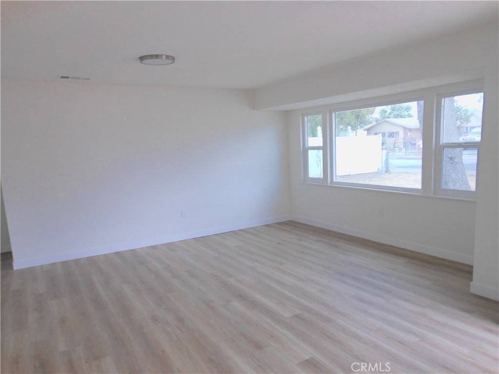 Fontana, CA 92335,10149 Oleander AVE