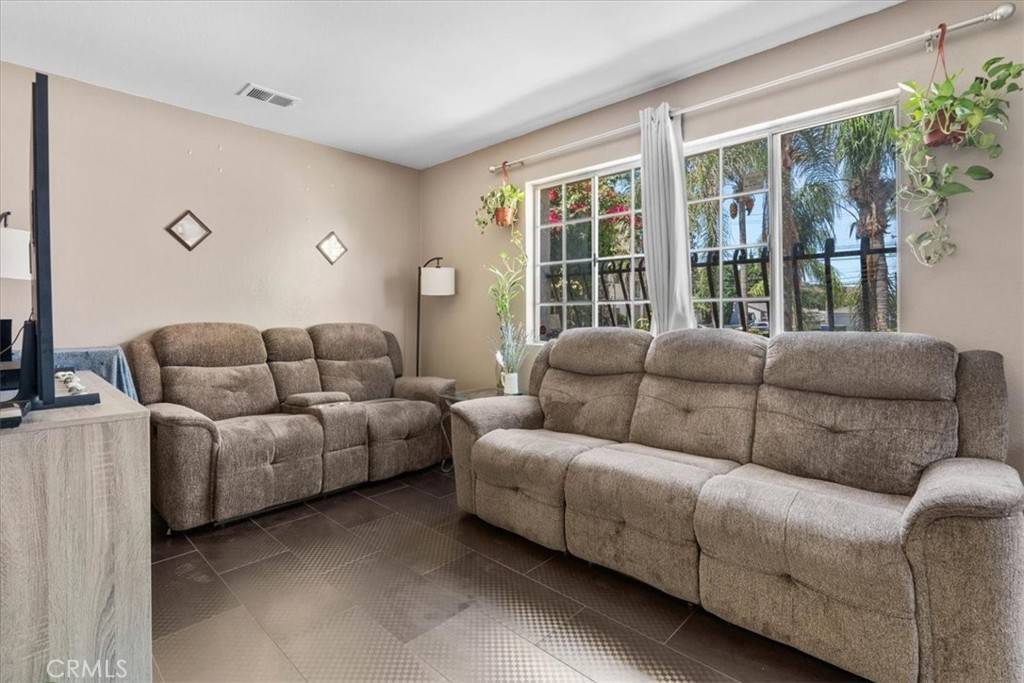 Pomona, CA 91766,886 S Dudley ST #F