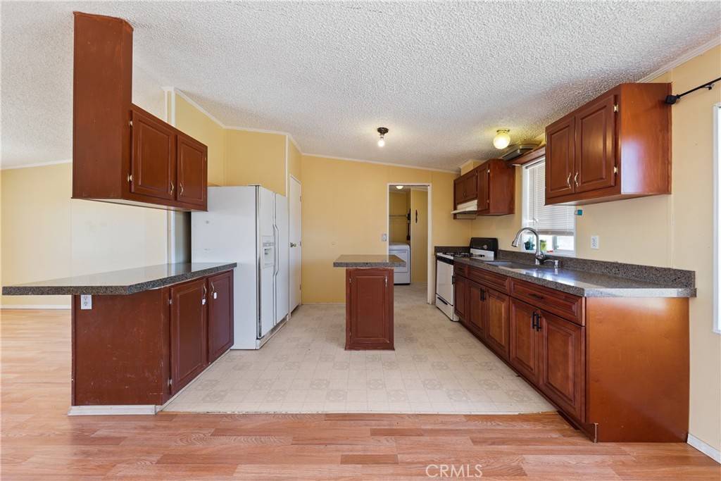 Oak Hills, CA 92344,8195 Alta Mesa RD