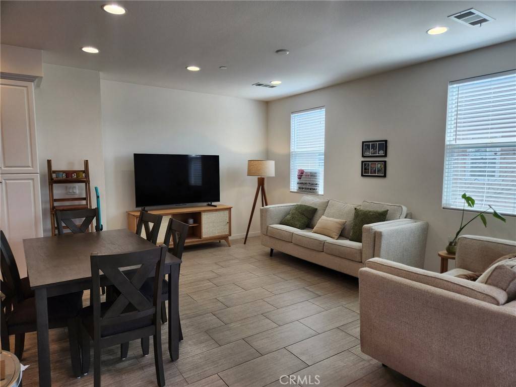 Montclair, CA 91763,8823 Jacaranda #F