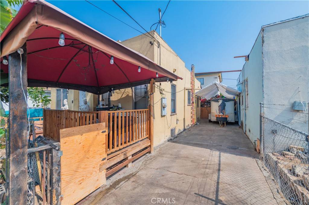Los Angeles, CA 90004,3877 Middlebury ST