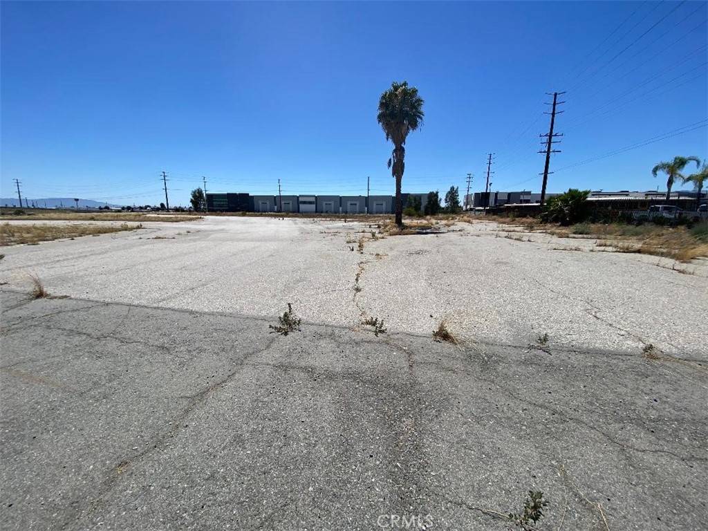 Fontana, CA 92335,10238 Cherry AVE