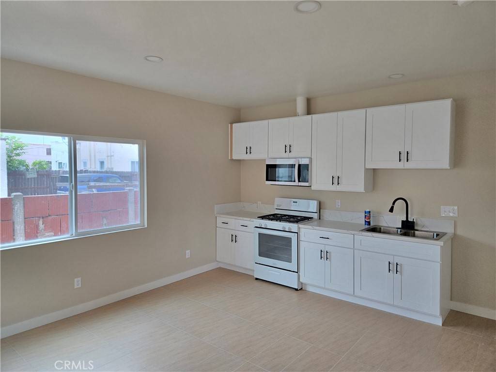 Los Angeles, CA 90044,6008 Kansas