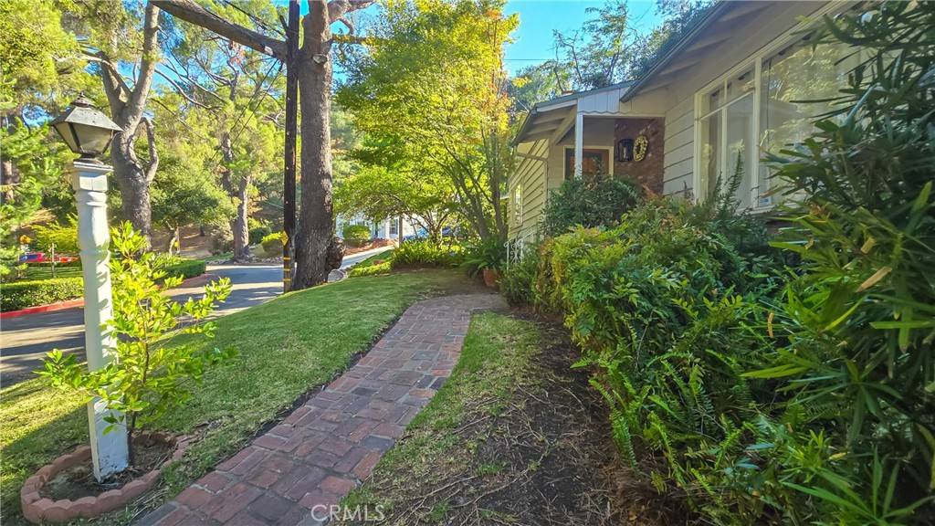 Glendale, CA 91208,2883 Hermosita DR