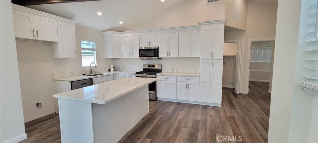 Glendora, CA 91740,319 E Newhaven LN