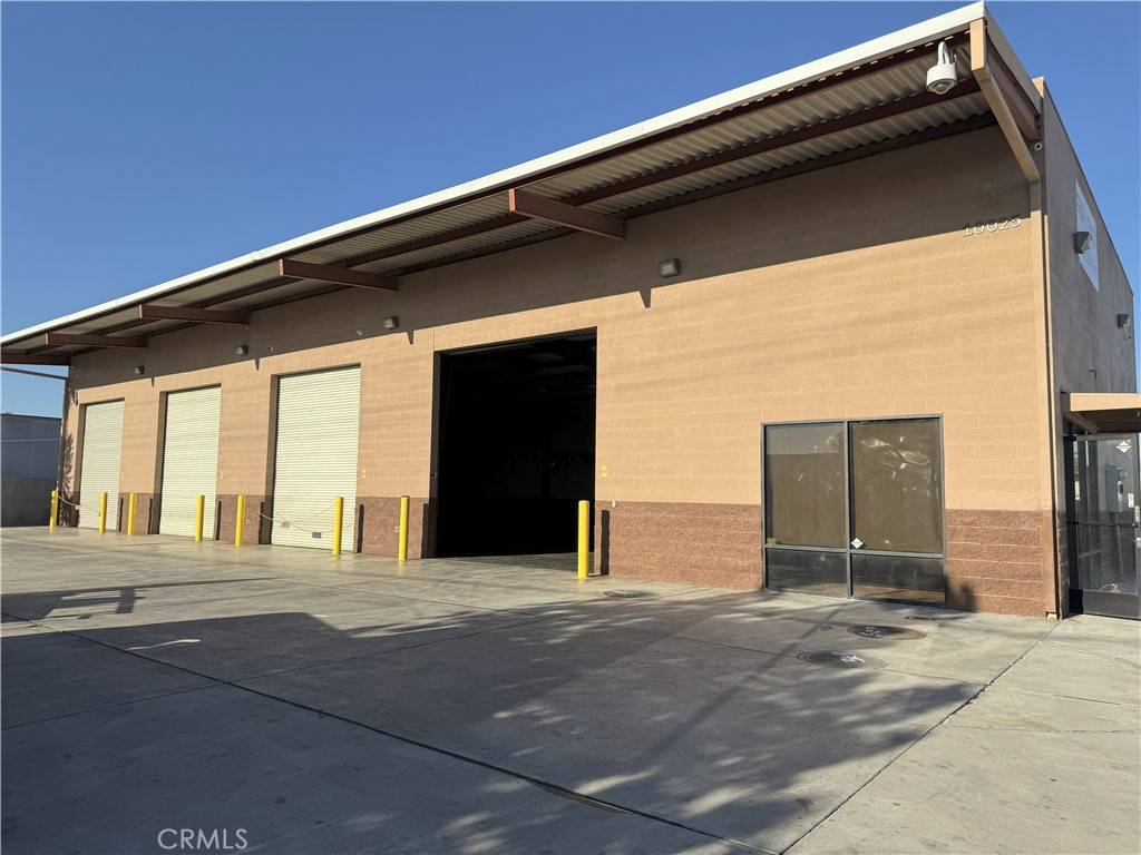 Fontana, CA 92335,10025 Hemlock AVE