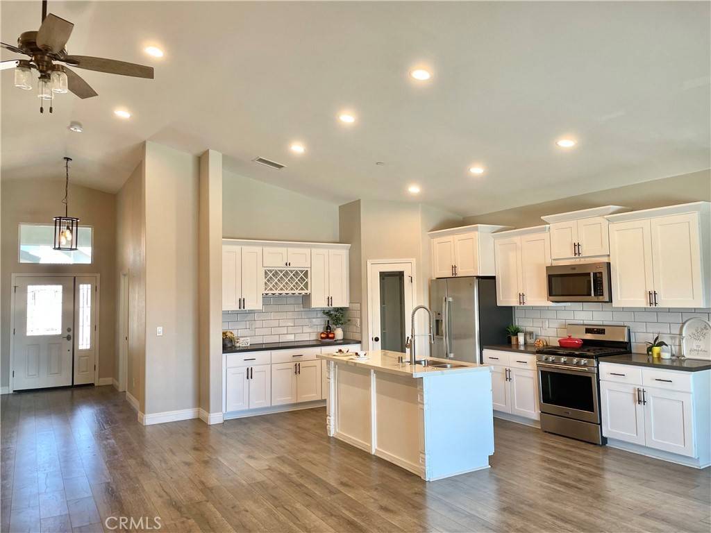 Victorville, CA 92395,13165 Palos Grande Dr