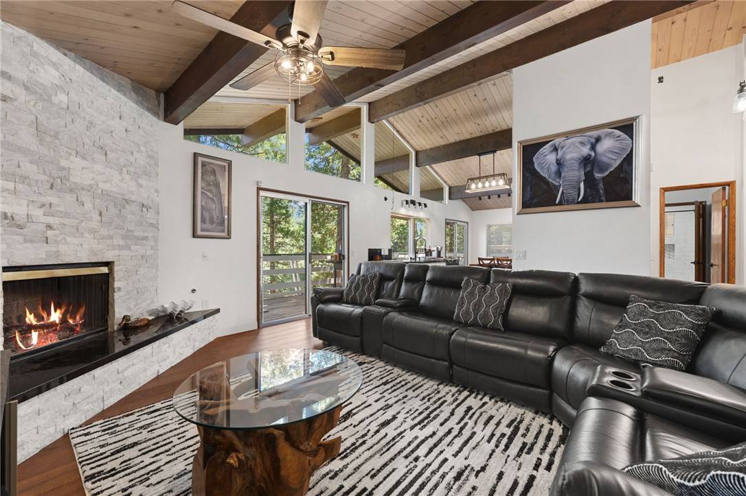 Crestline, CA 92325,965 Lausanne DR