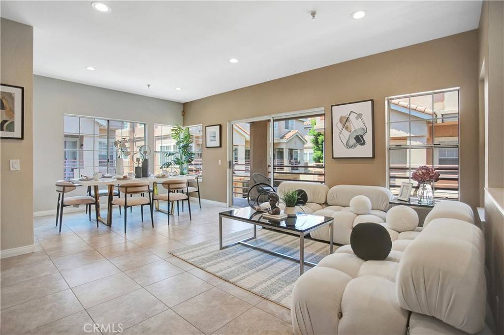 Hawthorne, CA 90250,13983 Lemoli AVE