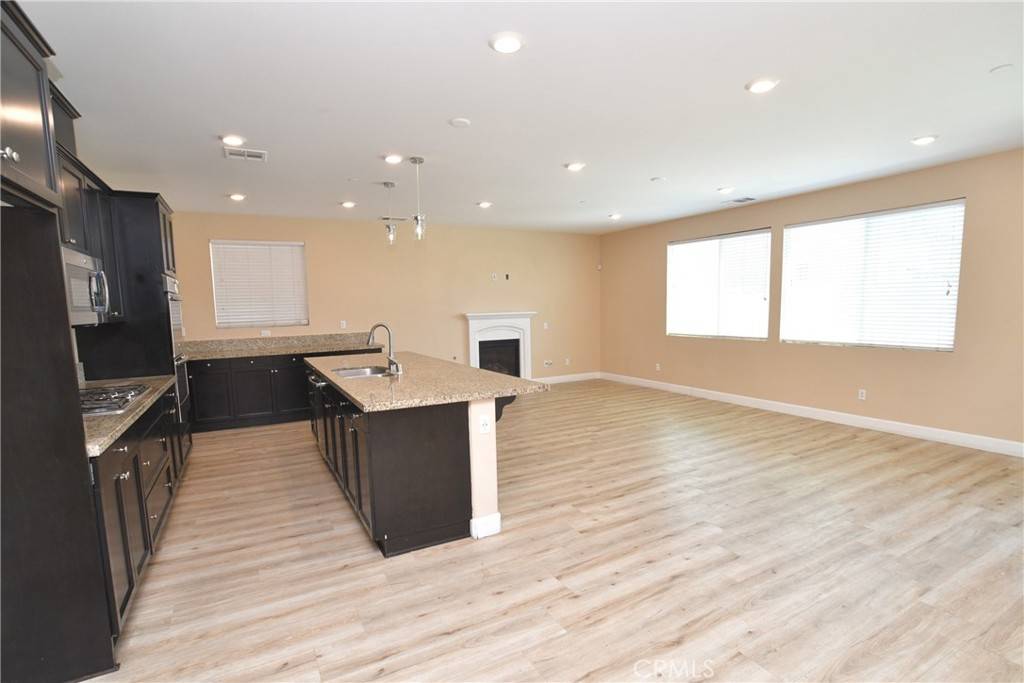 Fontana, CA 92336,8011 Sea Salt AVE