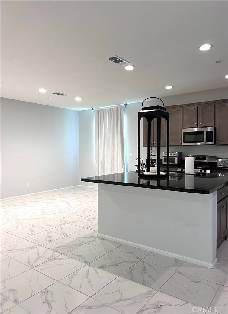 Fontana, CA 92336,4414 Monarch DR