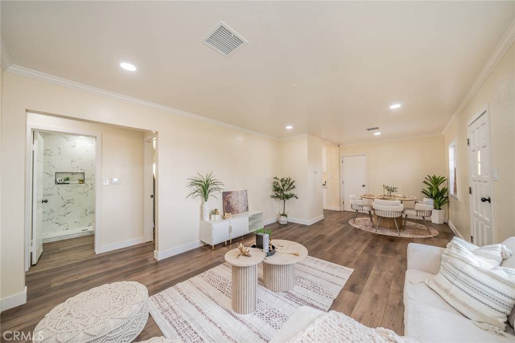Fontana, CA 92335,8203 Redwood AVE