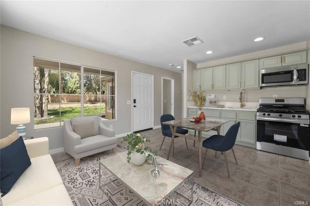 Banning, CA 92220,1037 Charles ST