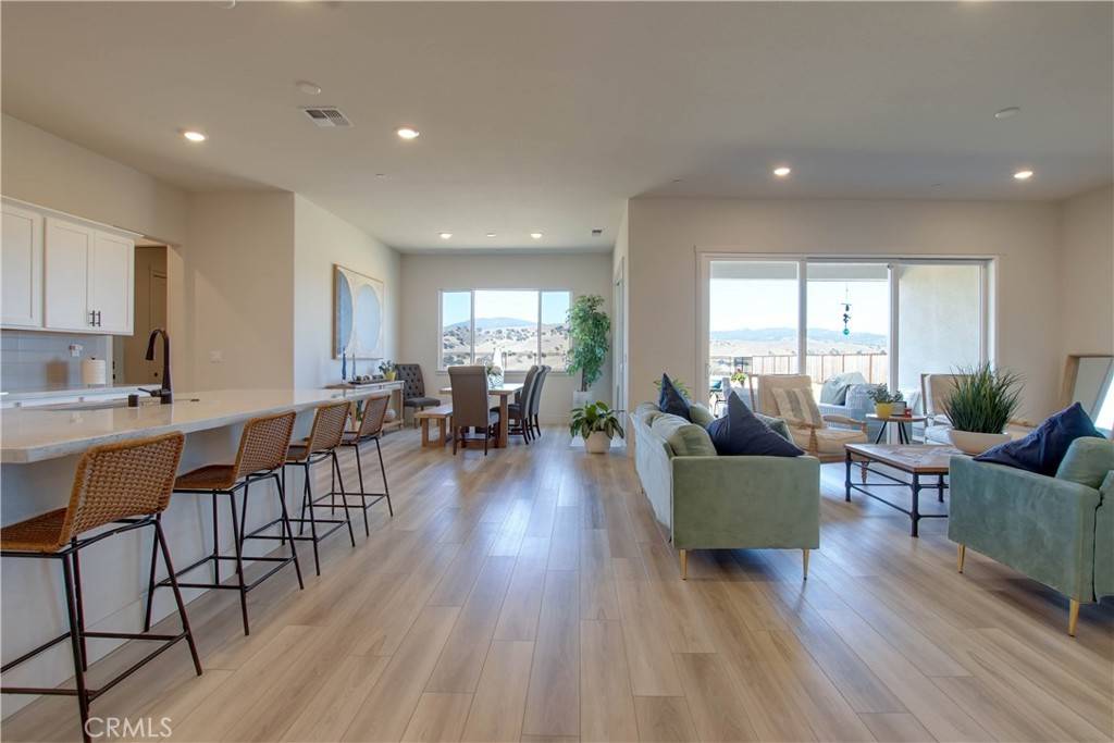 Hollister, CA 95023,208 Luna WAY