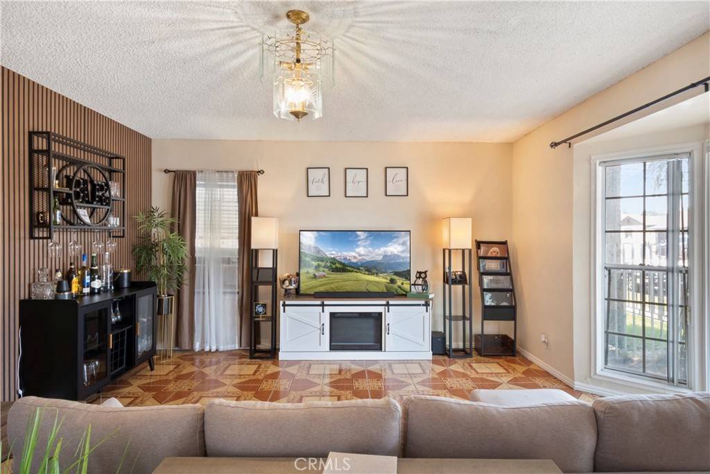 Los Angeles, CA 90022,6039 Fairfield ST