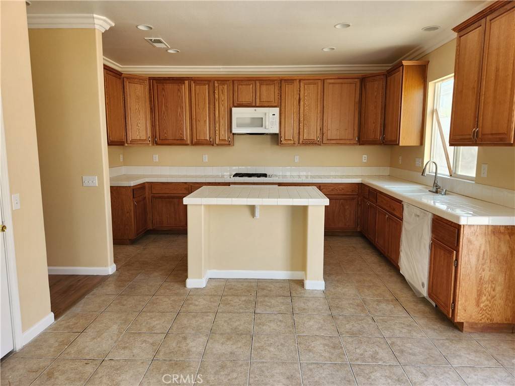 Victorville, CA 92394,15640 Bow String ST