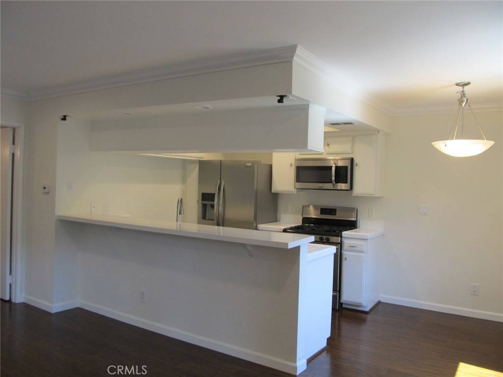 Los Angeles, CA 90068,2700 E Cahuenga BLVD #2207