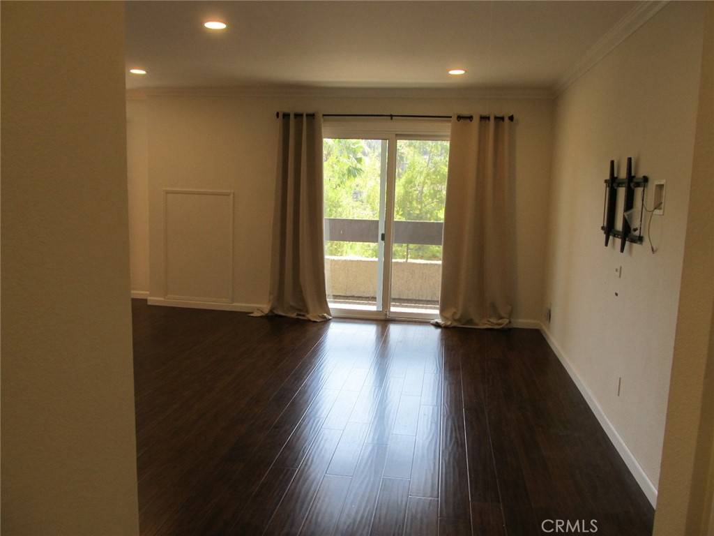 Los Angeles, CA 90068,2700 E Cahuenga BLVD #2207