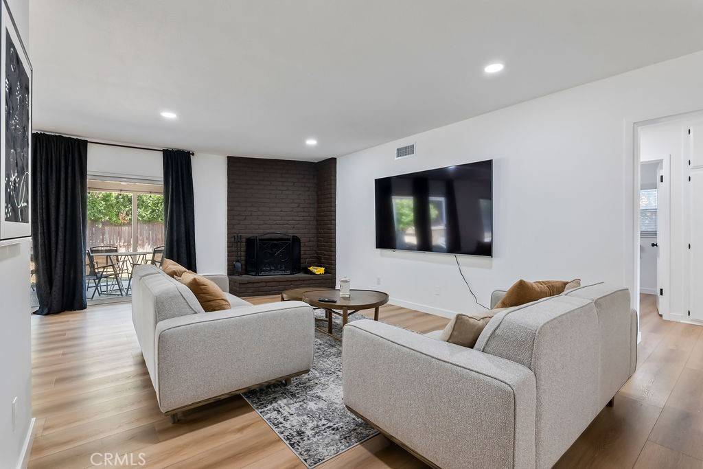 Rialto, CA 92377,5651 Magnolia AVE