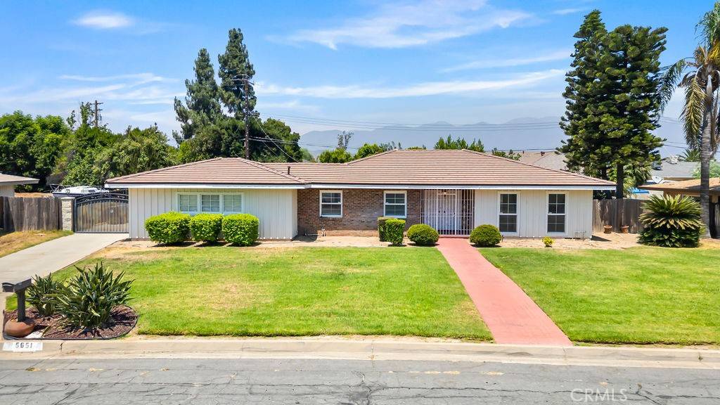 Rialto, CA 92377,5651 Magnolia AVE