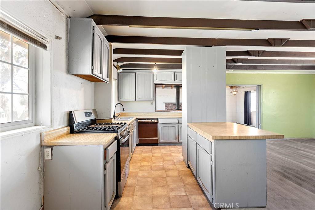 Oak Hills, CA 92344,10888 Phelan Rd.