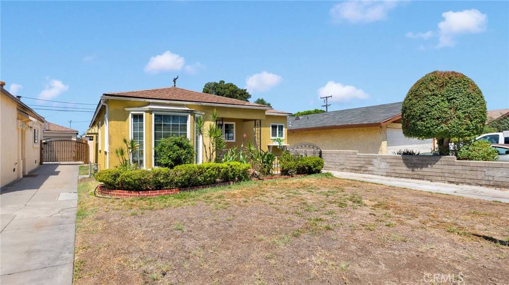 South Gate, CA 90280,10125 Annetta Ave.