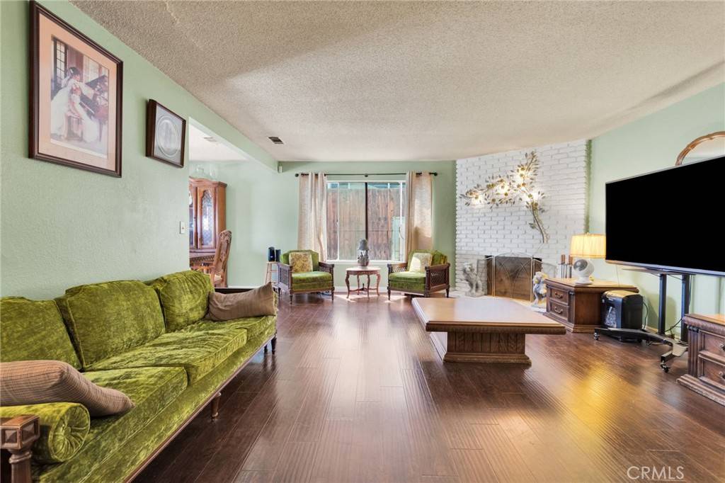 Victorville, CA 92395,13717 Oakmont DR