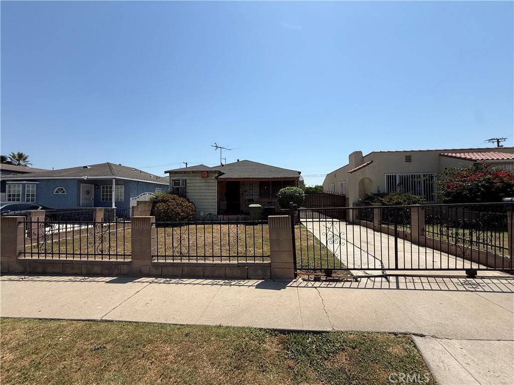 Los Angeles, CA 90061,126 E 118th PL