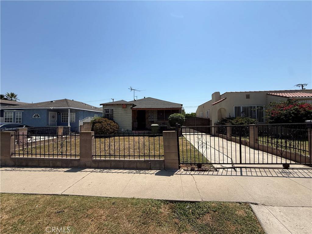 Los Angeles, CA 90061,126 E 118th PL
