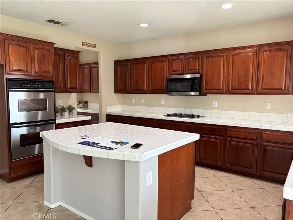 Eastvale, CA 92880,13847 Blue Ribbon LN
