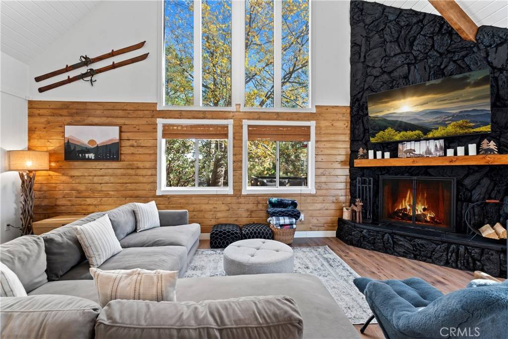 Lake Arrowhead, CA 92352,788 Crown DR