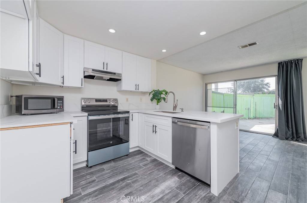 Ontario, CA 91762,952 Pinyon CT