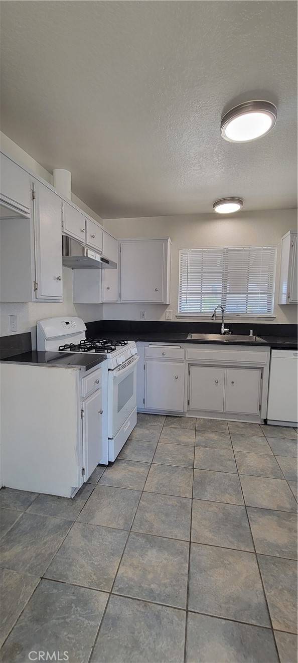 Victorville, CA 92392,14210 Fort Apache CT