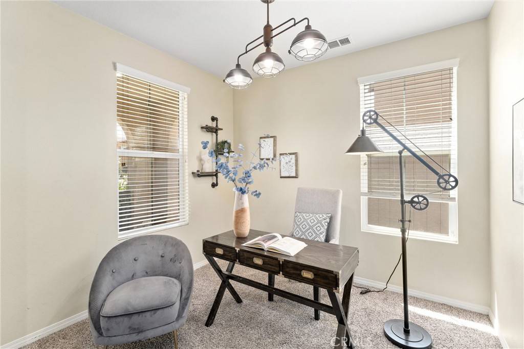 Fontana, CA 92336,17012 Hal LN