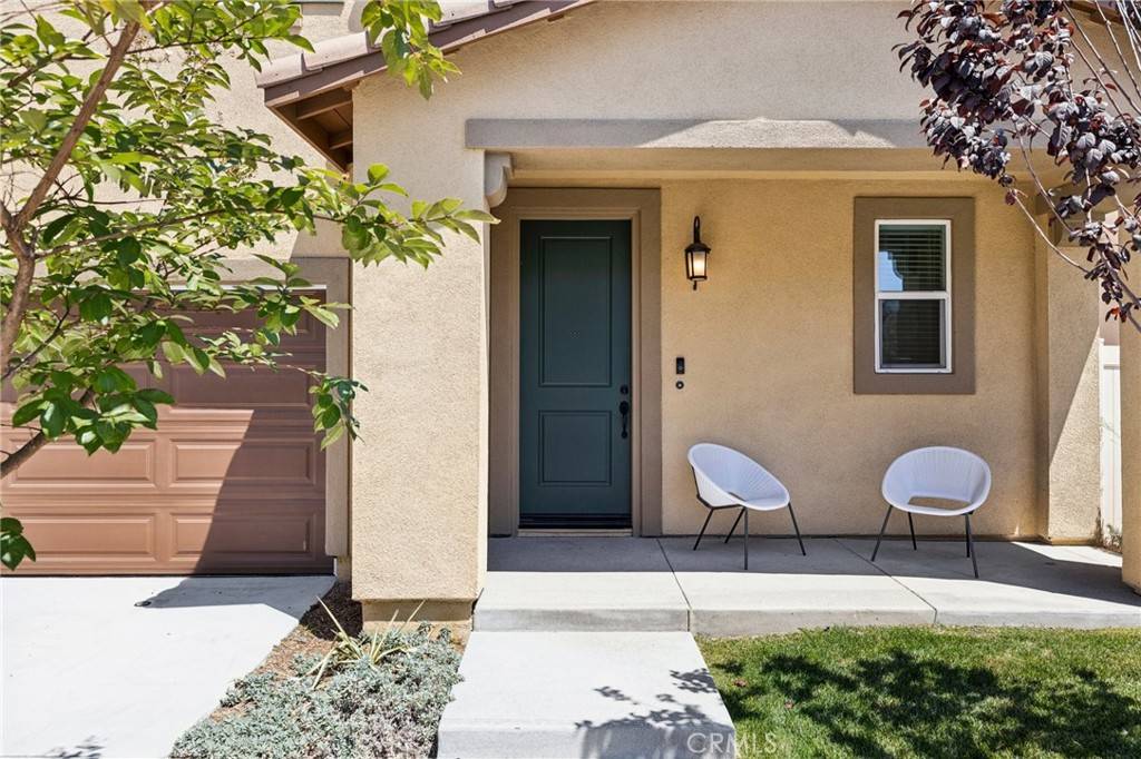 Compton, CA 90222,1956 N Blossom DR
