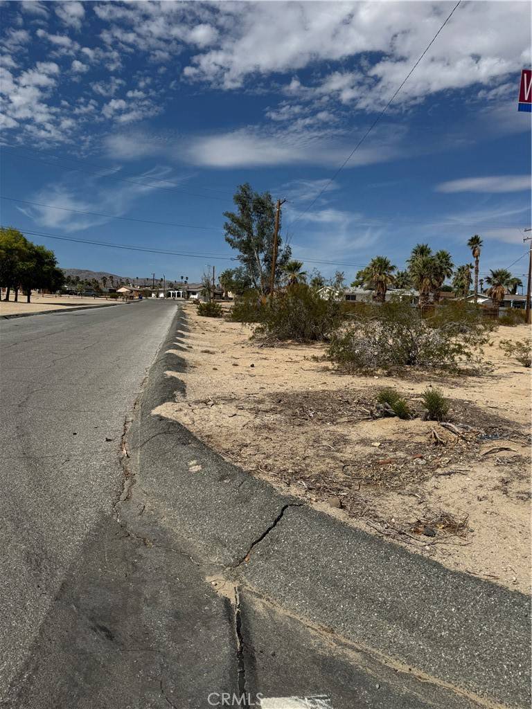 29 Palms, CA 92277,0 White Sands DR