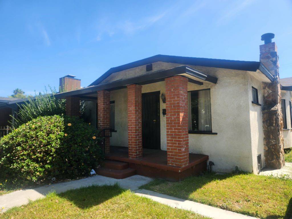 Los Angeles, CA 90016,2916 Hillcrest DR