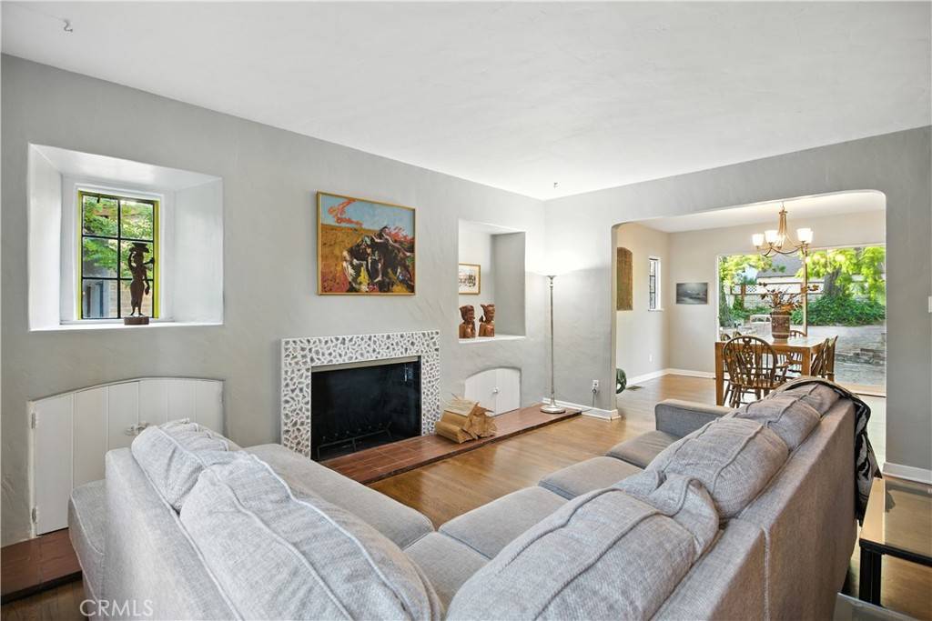 Claremont, CA 91711,425 W 10th ST