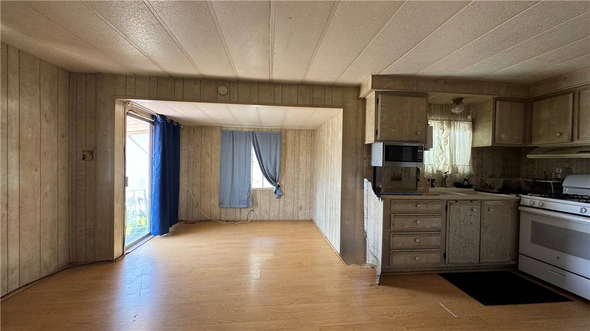 Glendora, CA 91740,337 W Route 66