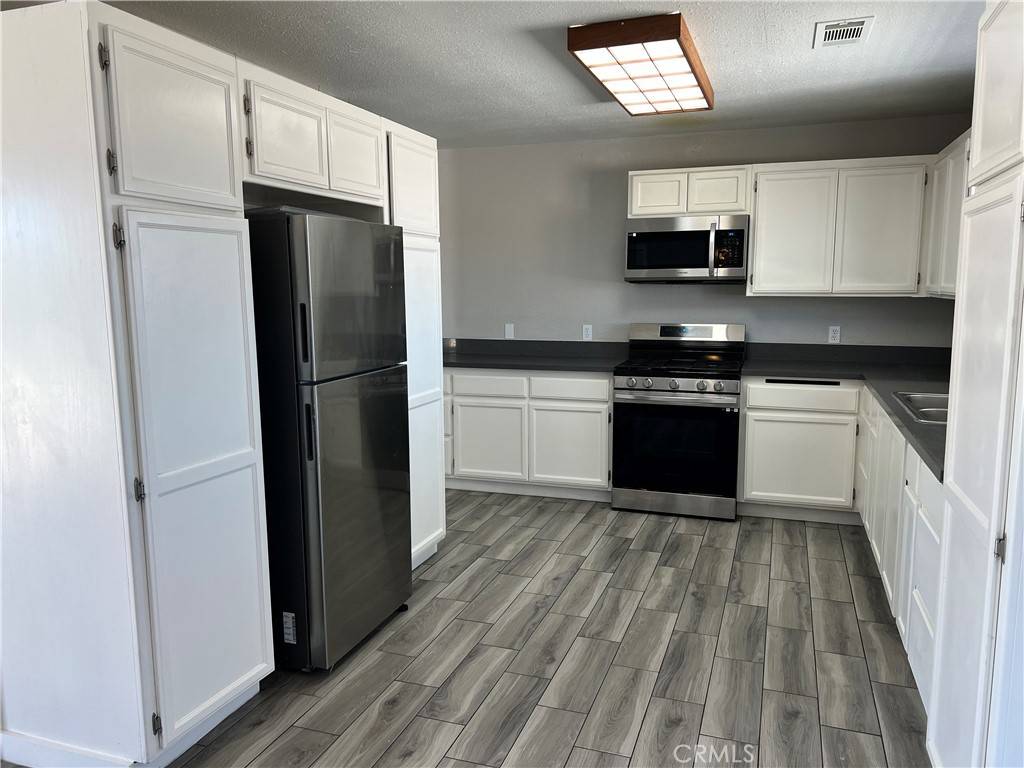 Apple Valley, CA 92308,12397 Kiowa RD