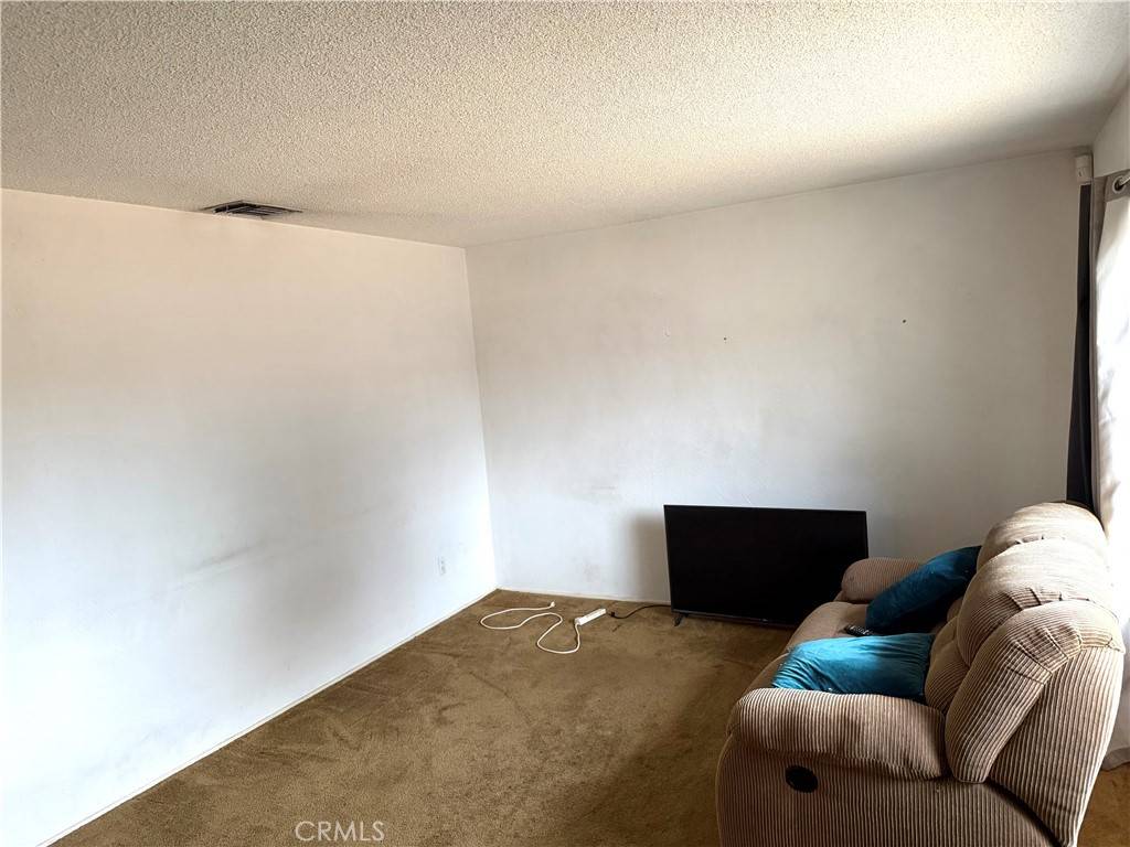 Fontana, CA 92335,9603 Boxwood AVE