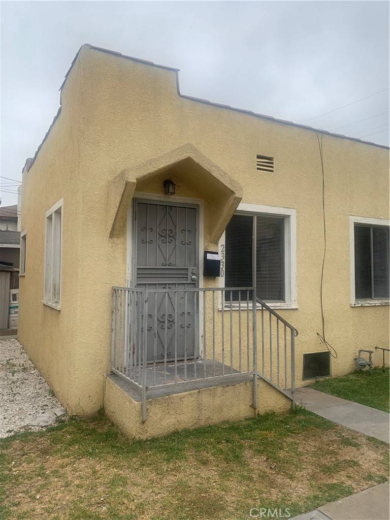 Commerce, CA 90040,2328 Bedessen AVE